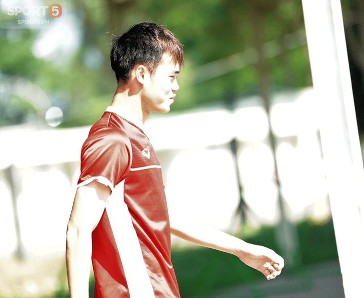 Nhìn thấy nụ cười này của Văn Toàn đủ khiến fan nguôi giận vụ trọng tài cướp bàn thắng của Việt Nam - Ảnh 2.